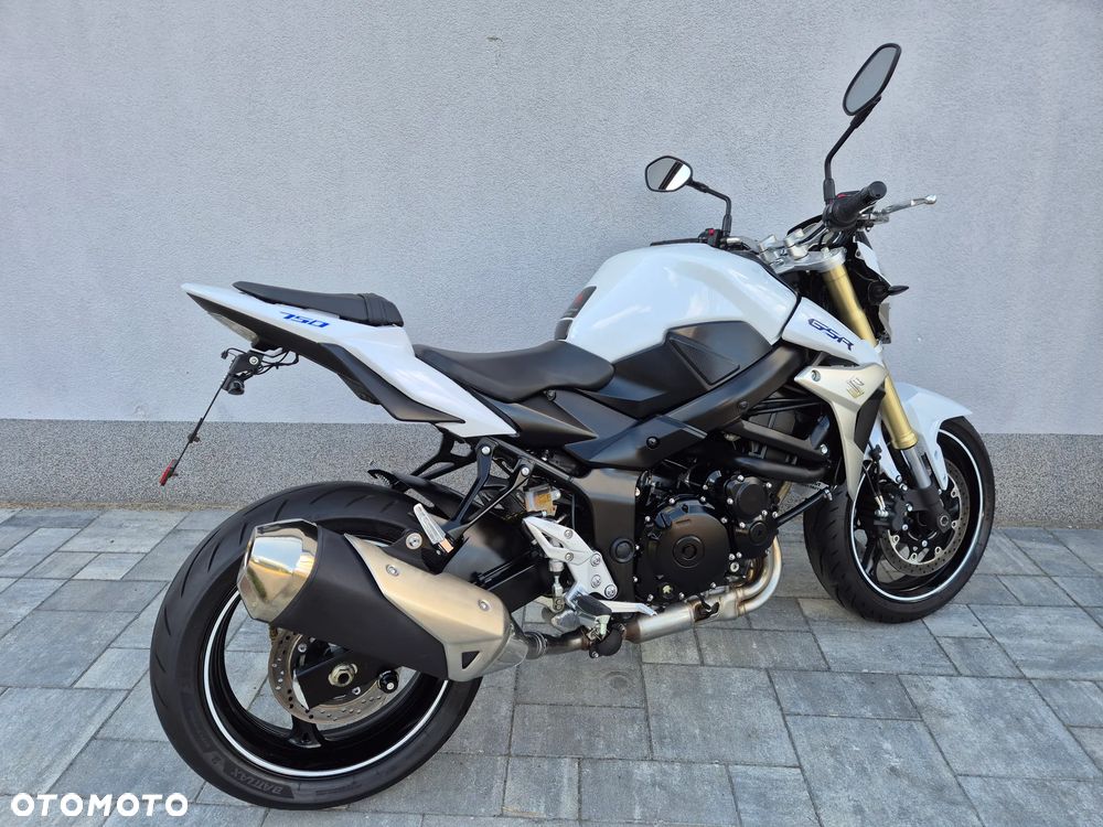 Suzuki GSR - 9