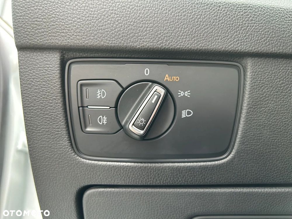 Volkswagen Passat Variant 2.0 TDI Elegance DSG - 22