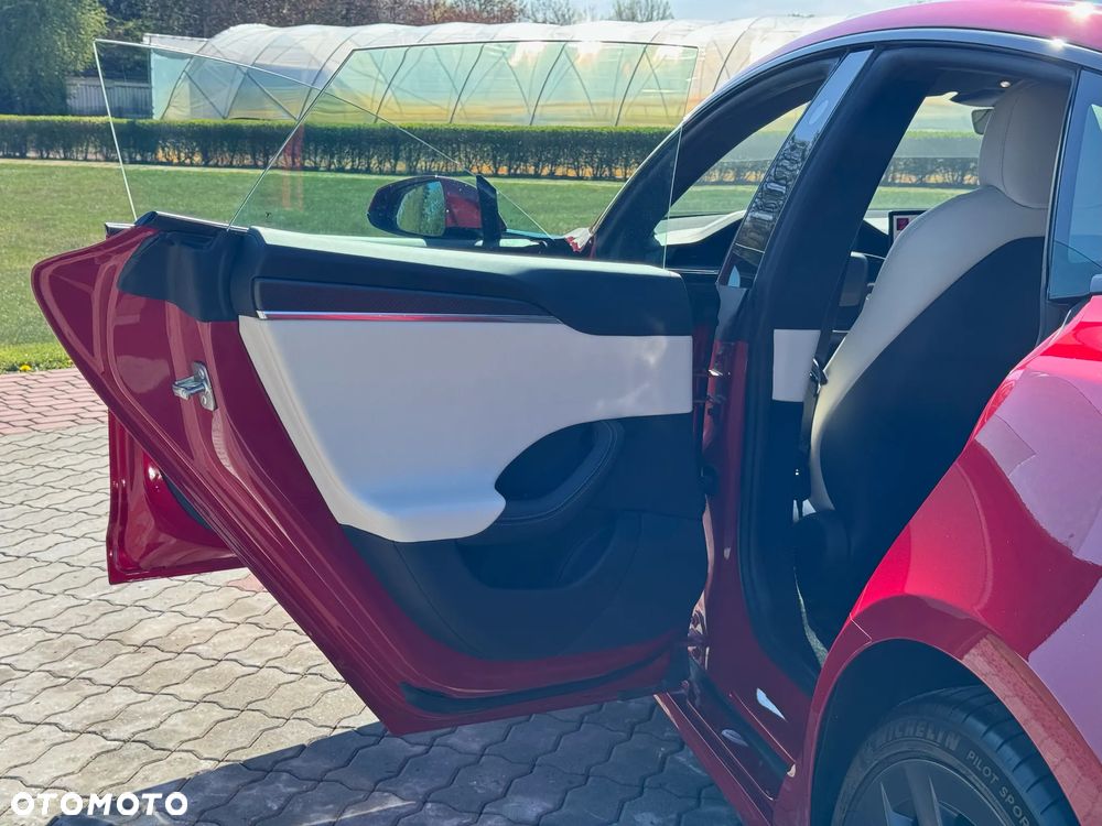 Tesla Model S Plaid - 25