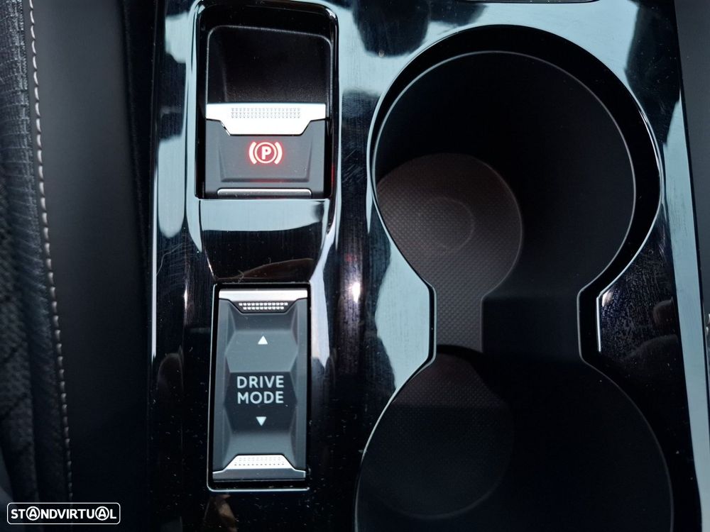 Peugeot 2008 1.2 PureTech Allure - 17