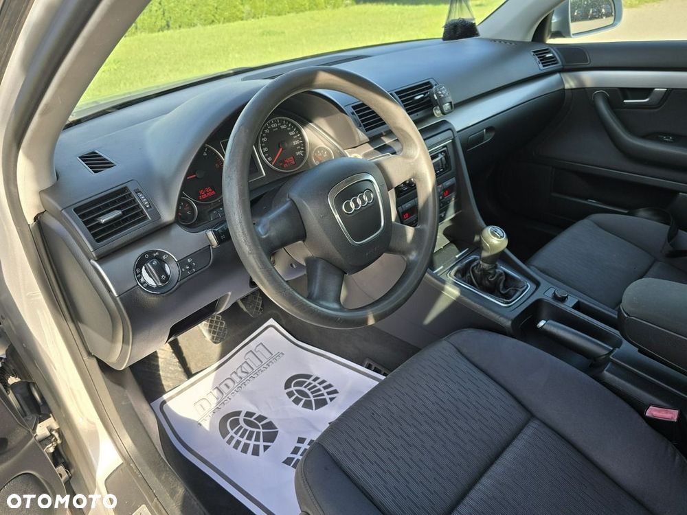 Audi A4 Limousine - 13