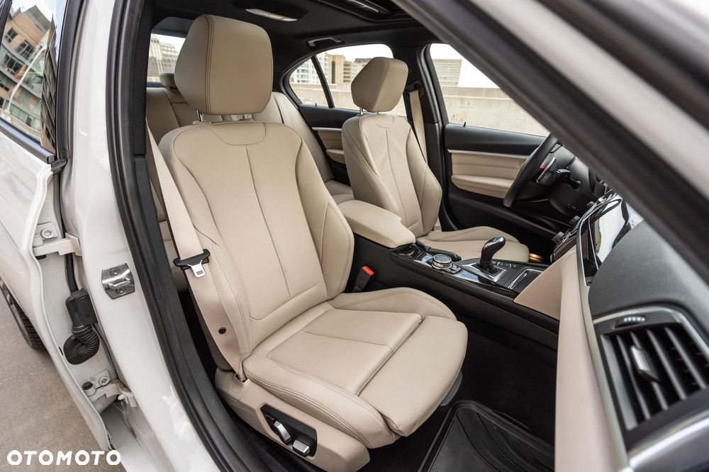BMW Seria 3 ver-330i-edition-luxury-line-purity - 11