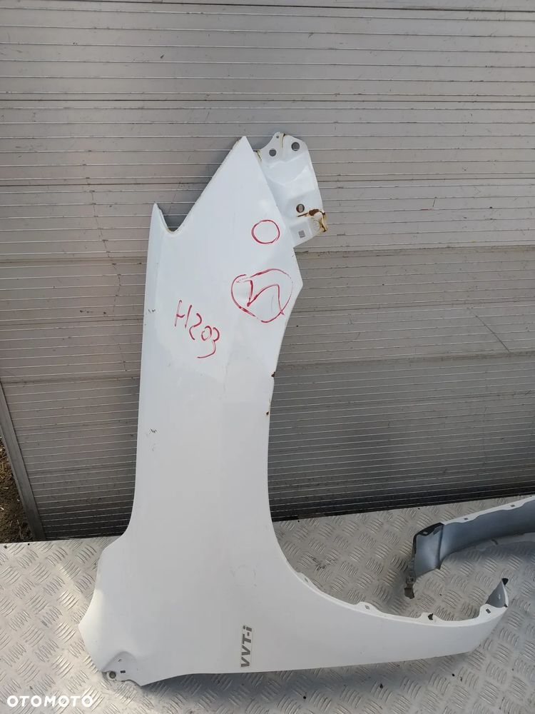 E426/H270 PRAWY BŁOTNIK TOYOTA RAV-4 IV 2006-10 - 2