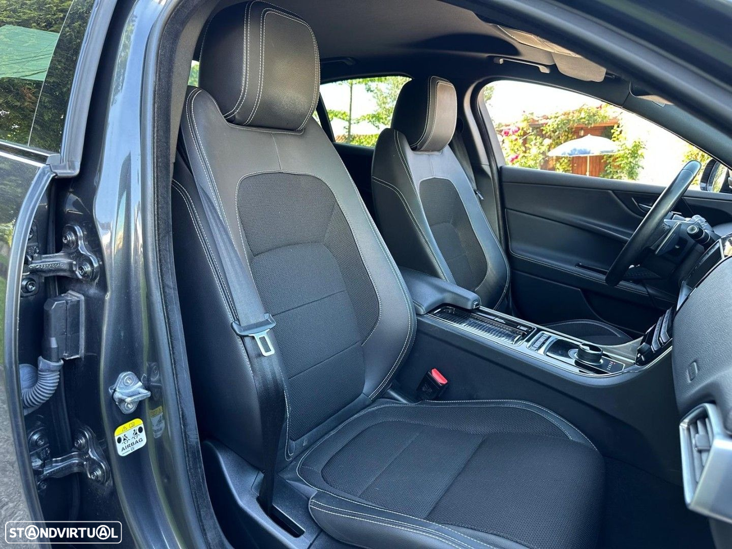Jaguar XE 2.0 D R-Sport Aut. - 44