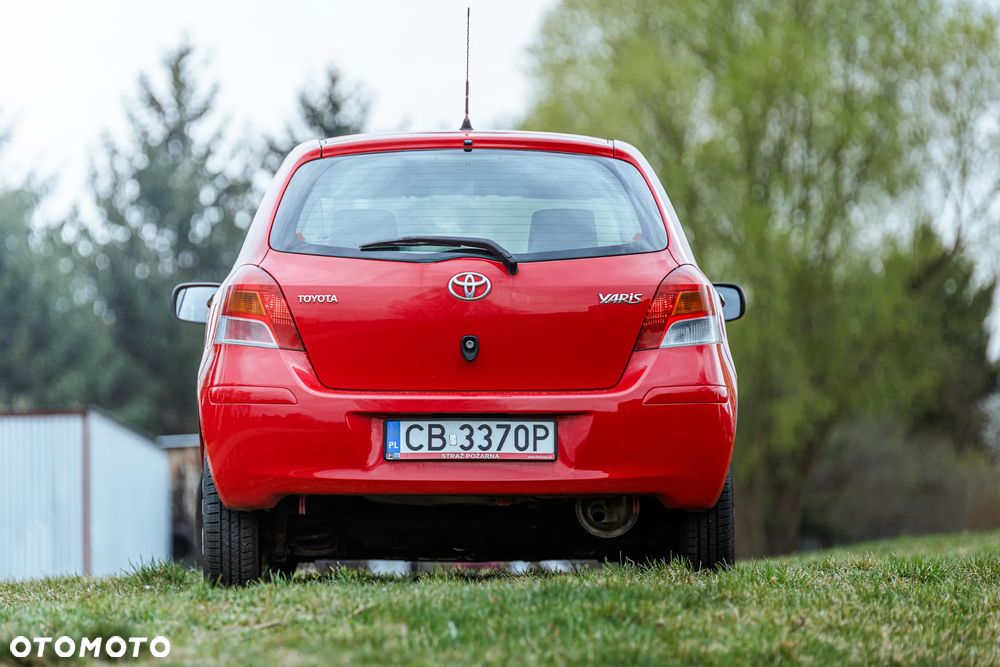 Toyota Yaris 1.0 Entry EU5 - 6