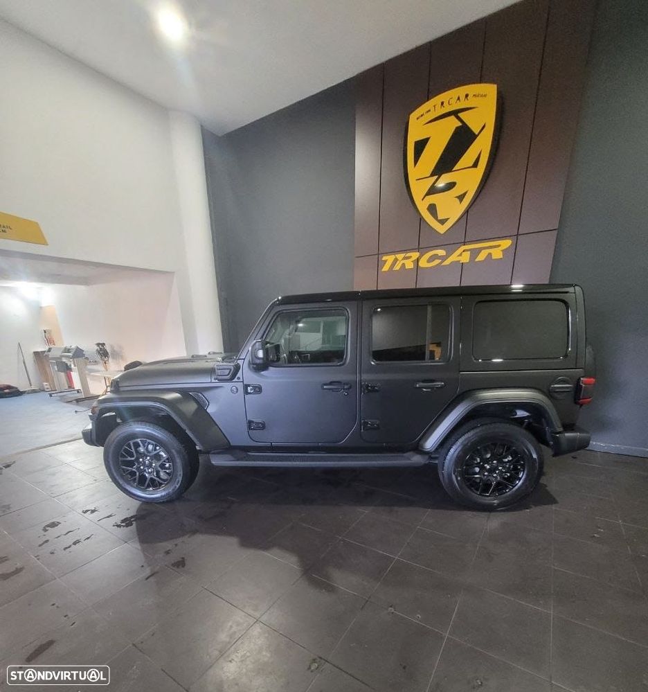 Jeep Wrangler - 4