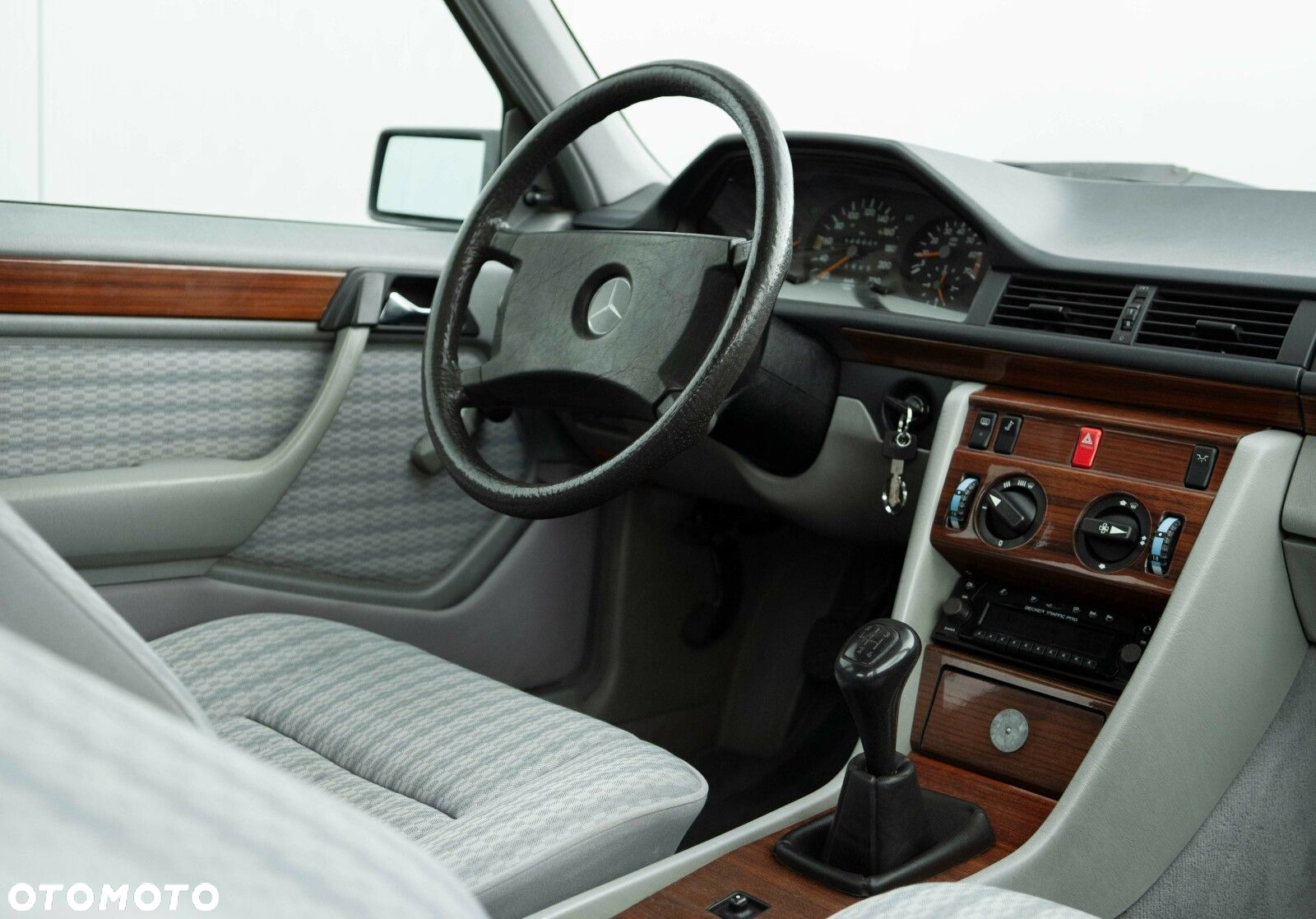 Mercedes-Benz W124 (1984-1993) - 25