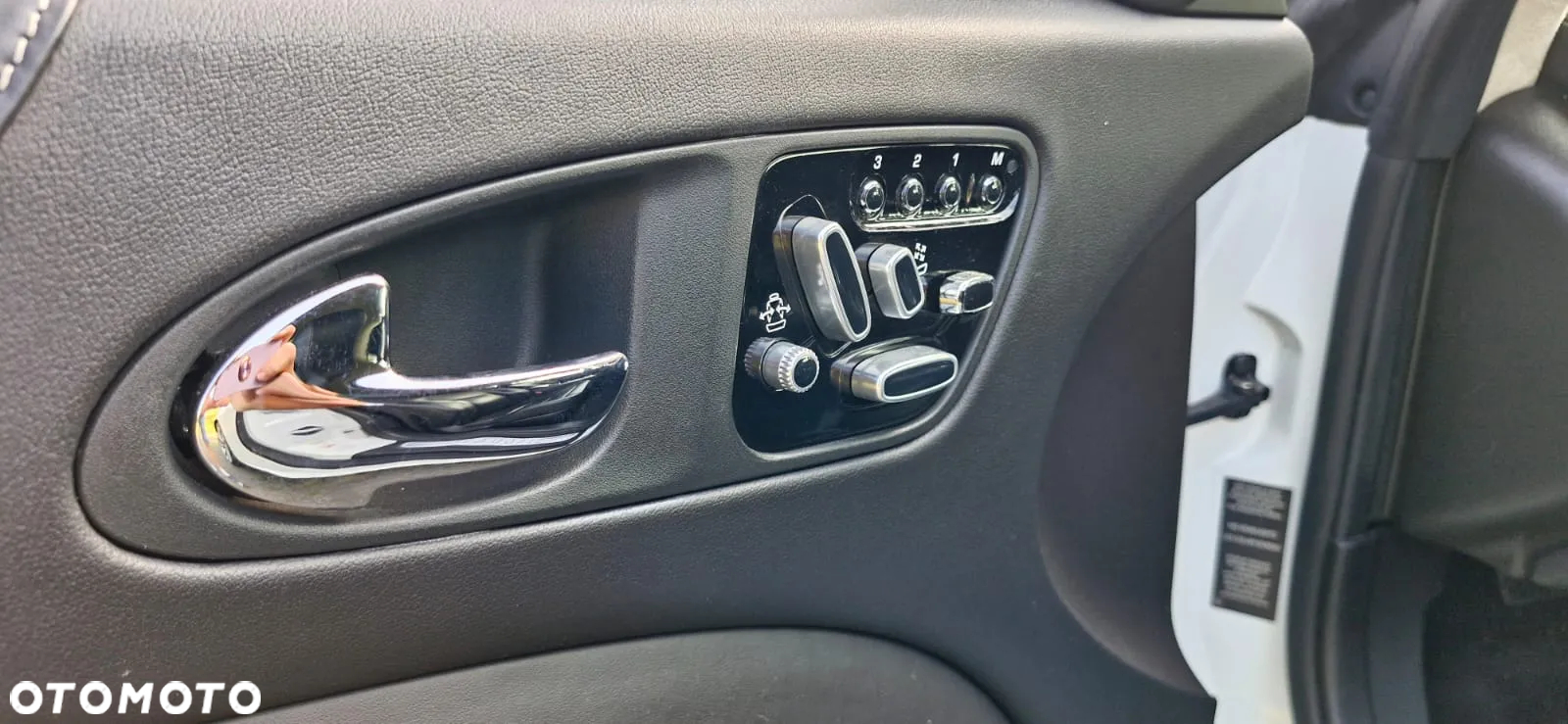 Jaguar XK 5.0 V8 Portfolio - 14