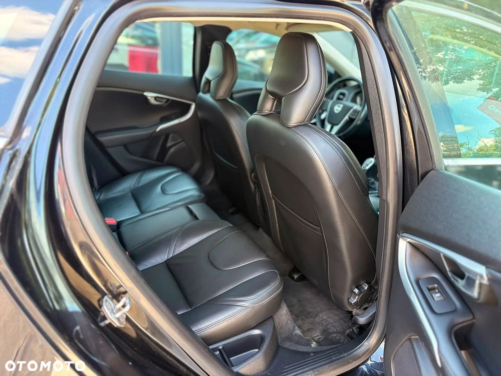 Volvo V40 D2 - 11