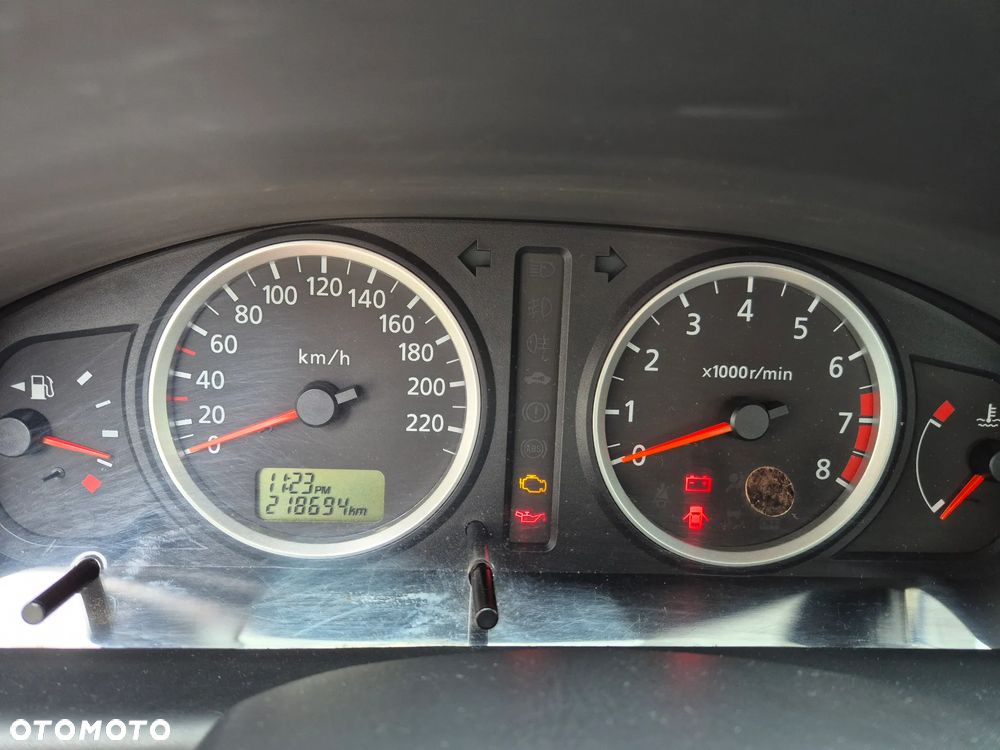 Nissan Almera 1.5 Base - 7