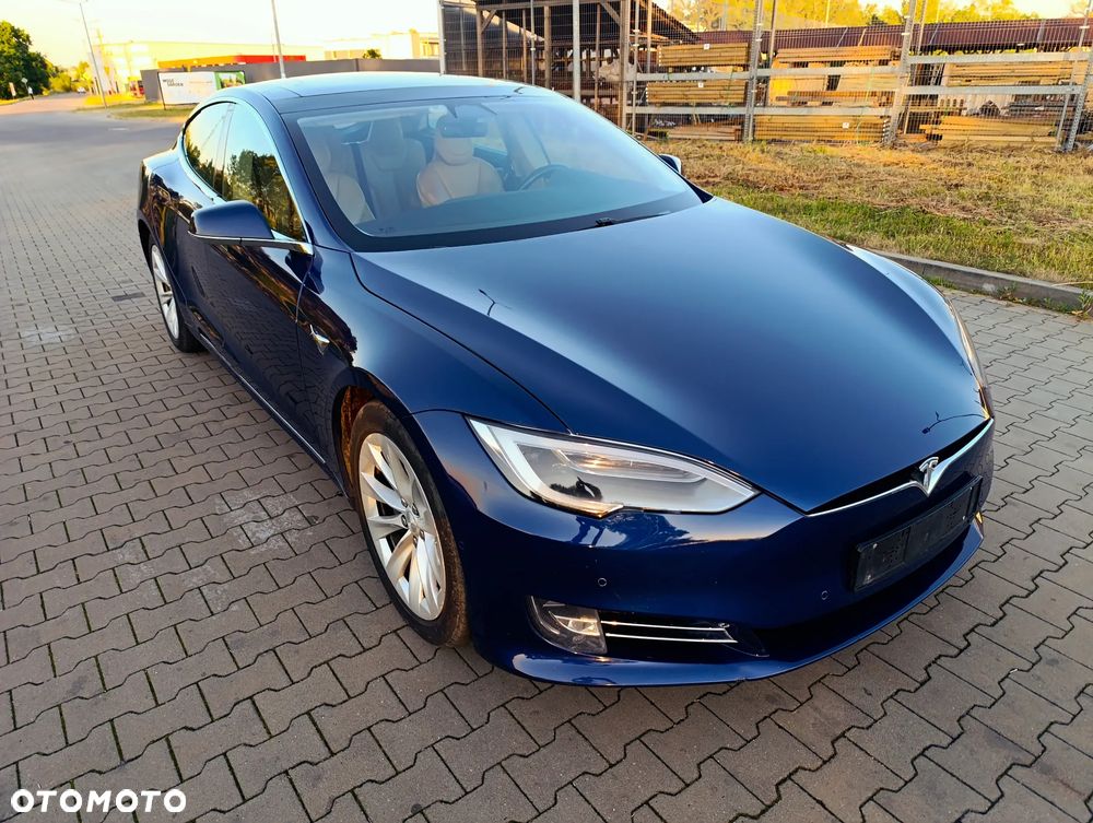 Tesla Model S - 21