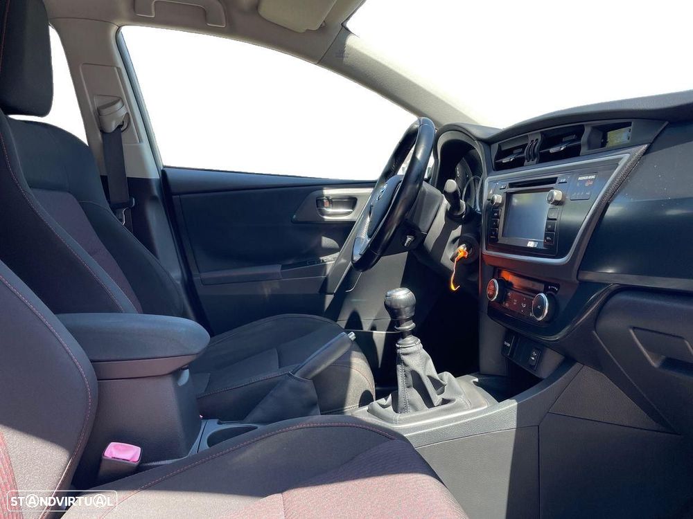 Toyota Auris 1.4 D-4D Comfort+Pack Sport - 6