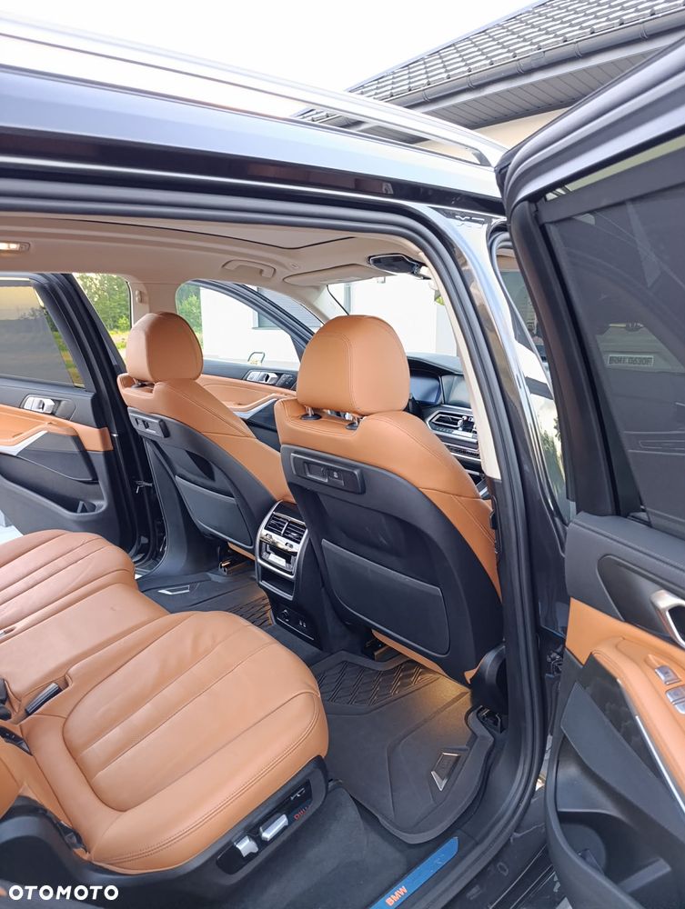 BMW X7 xDrive40i - 11