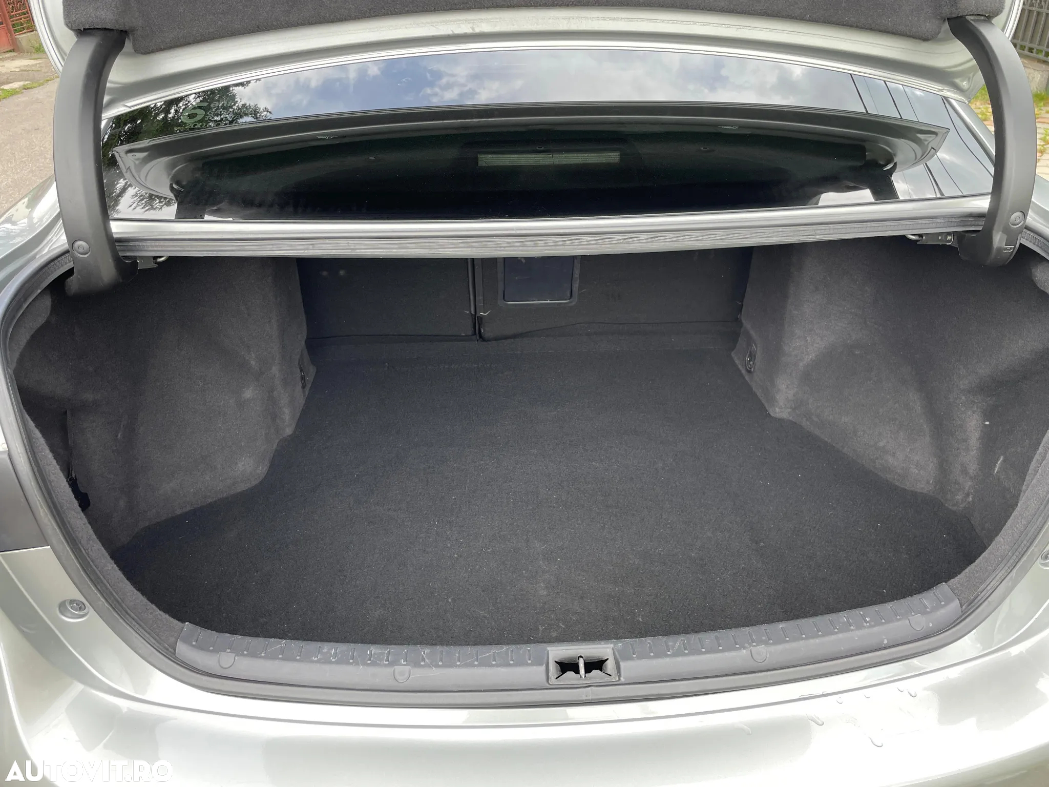 Toyota Avensis 2.0 D-4D Executive - 9