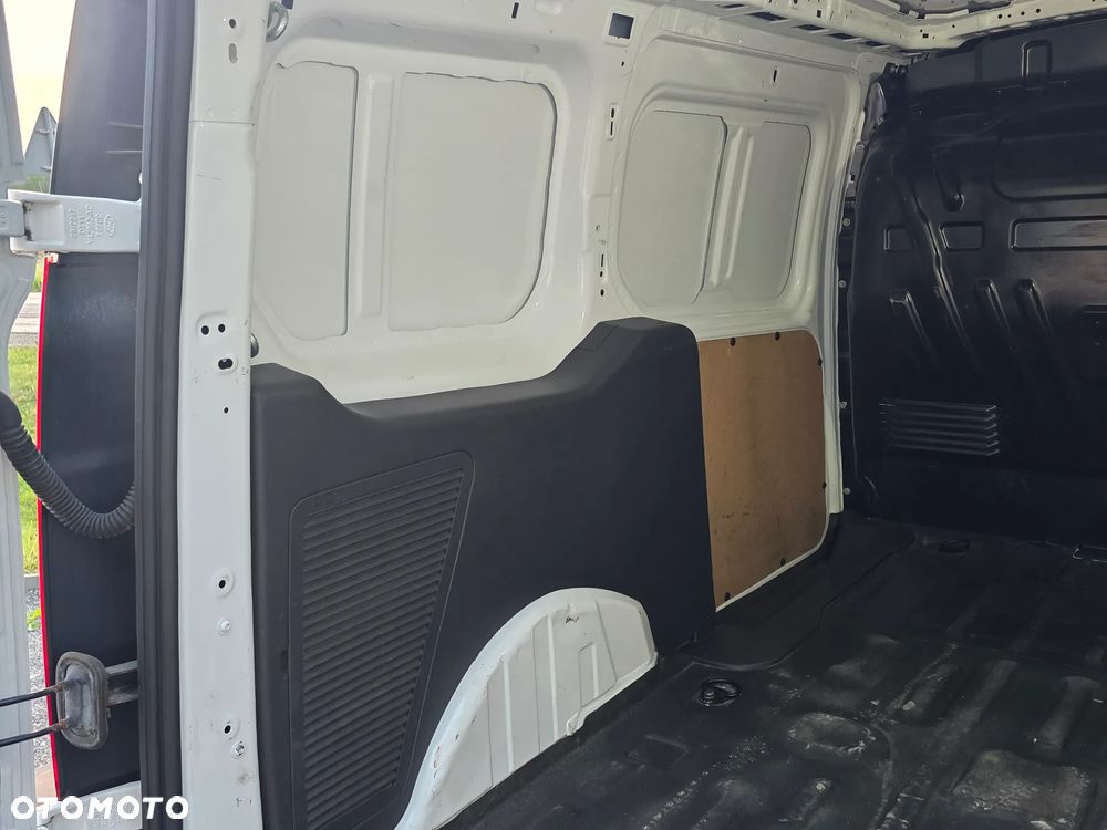Ford Transit Connect - 17