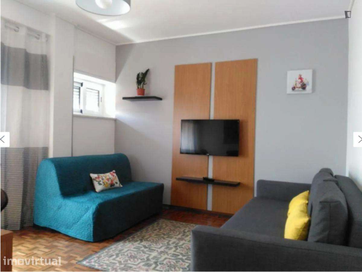 Quarto - localizado em Baixa Coimbra - Grande imagem: 3/12