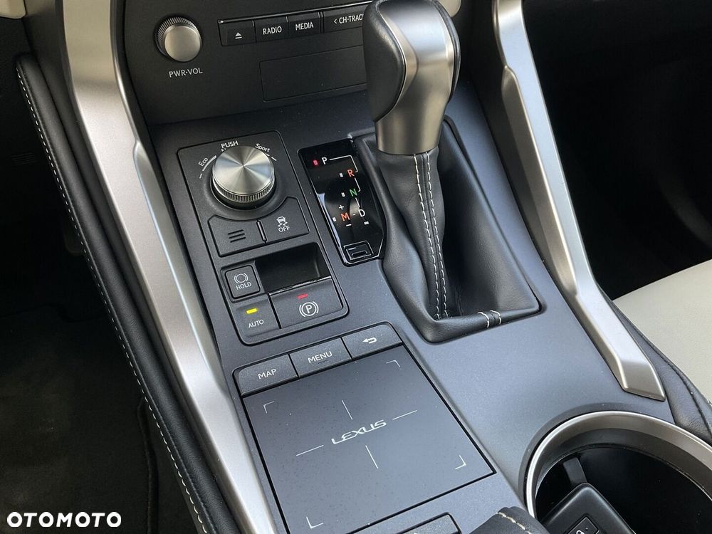 Lexus NX 300 F Impression AWD - 28