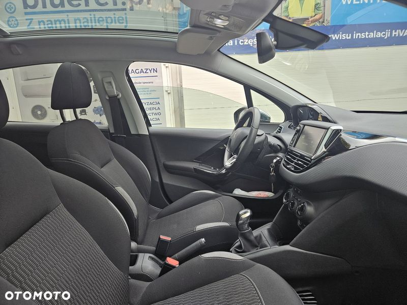 Peugeot 208 - 19