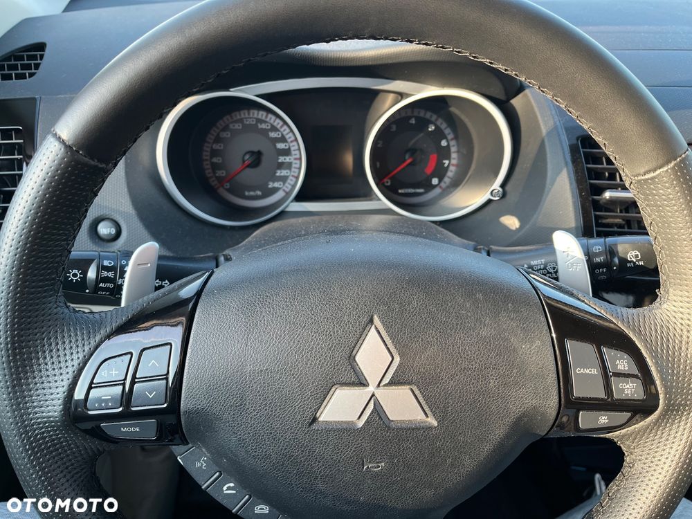 Mitsubishi Outlander 2.4 4WD CVT Intense - 12