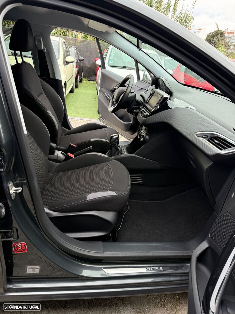 Peugeot 208 1.2 PureTech Style - 11