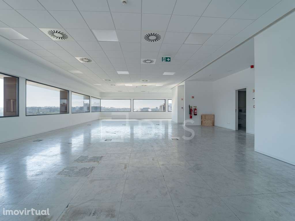 Escritório para arrendar - António Nicolau d'Almeida, no Porto - Grande imagem: 2/26