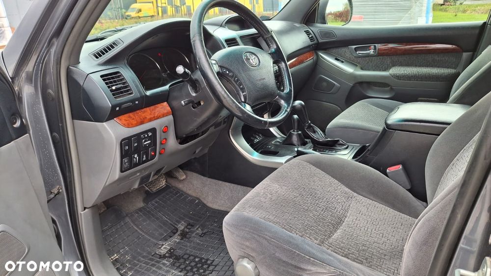 Toyota Land Cruiser - 11