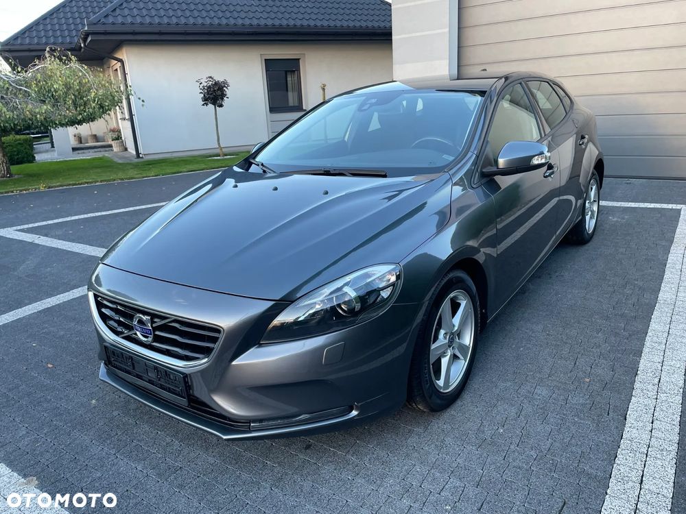Volvo V40 T2 Momentum - 1
