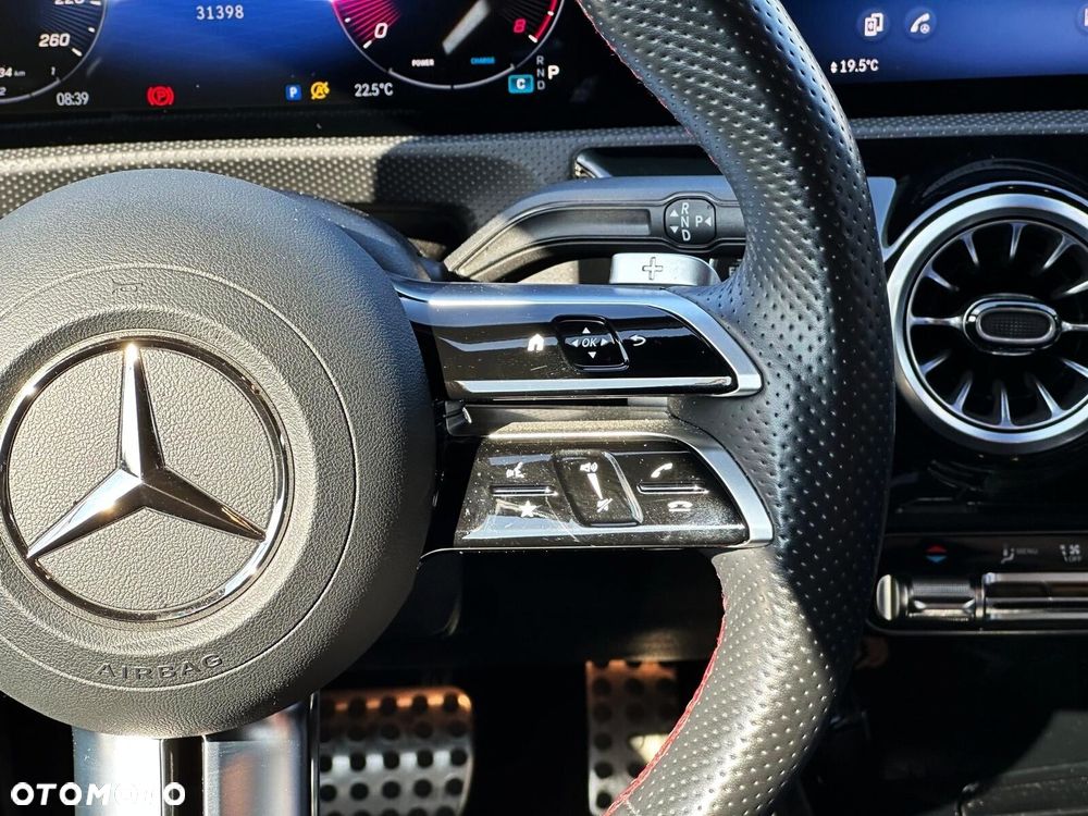 Mercedes-Benz CLA - 12