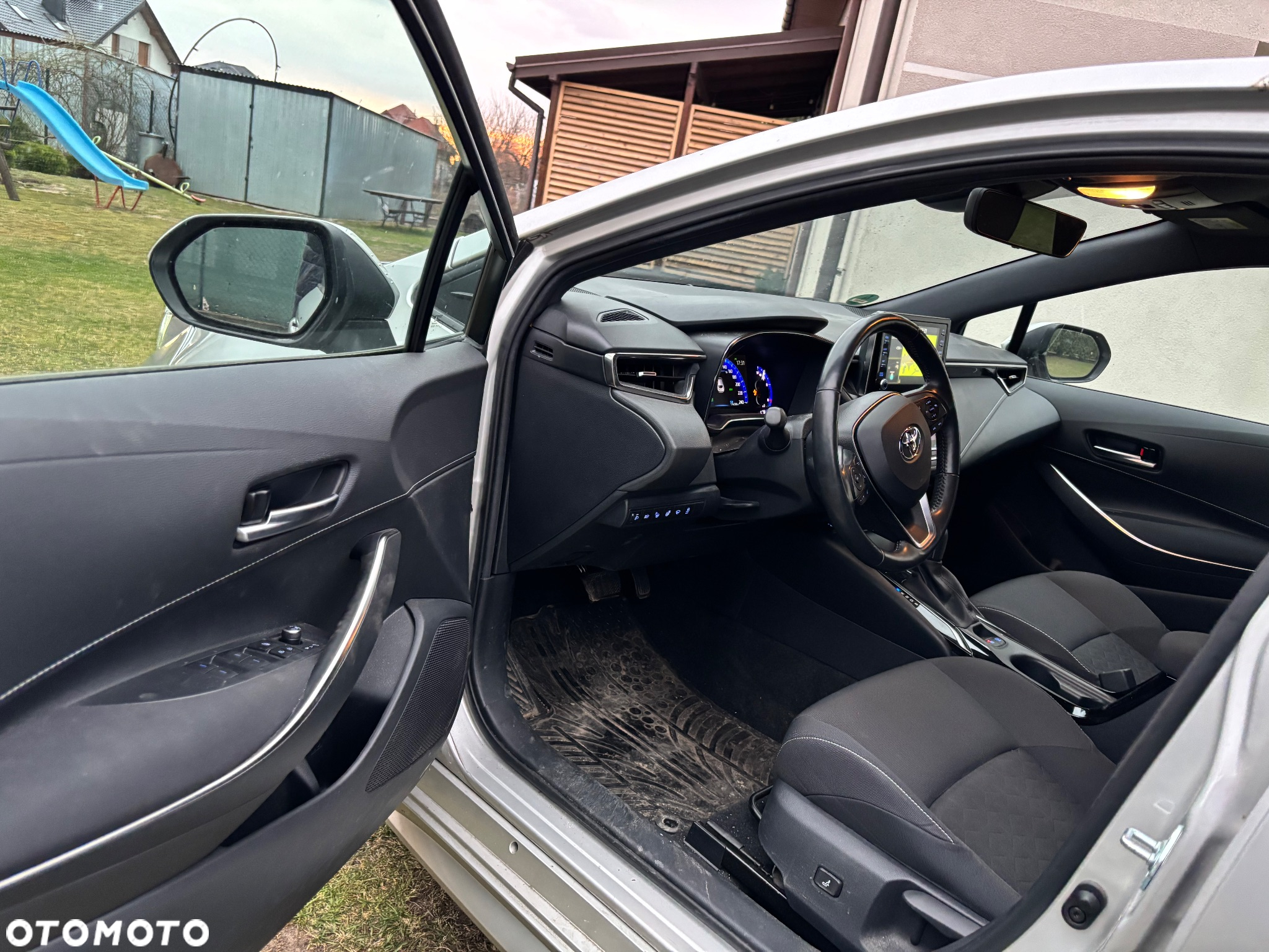 Toyota Corolla 1.8 Hybrid Club - 12