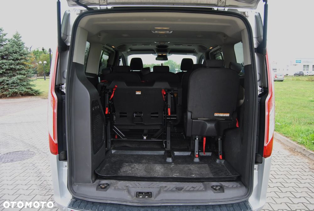 Ford Tourneo Custom - 12