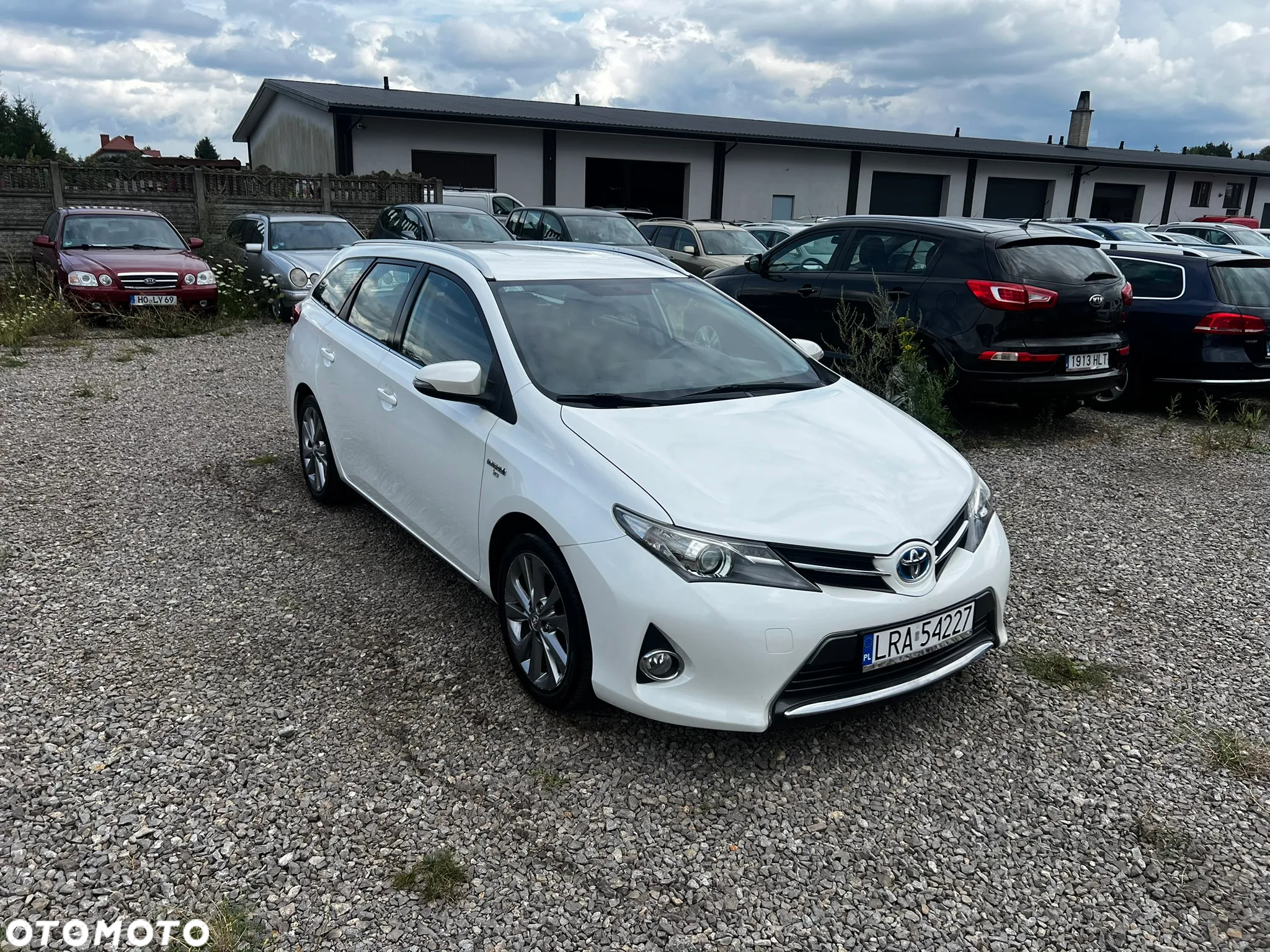 Toyota Auris 1.8 VVT-i Hybrid Automatik Touring Sports Design Edition - 2