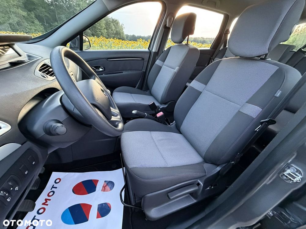 Renault Grand Scenic - 17
