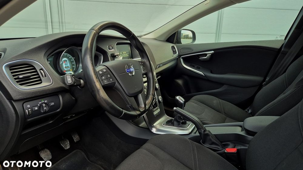 Volvo V40 T3 Momentum - 17