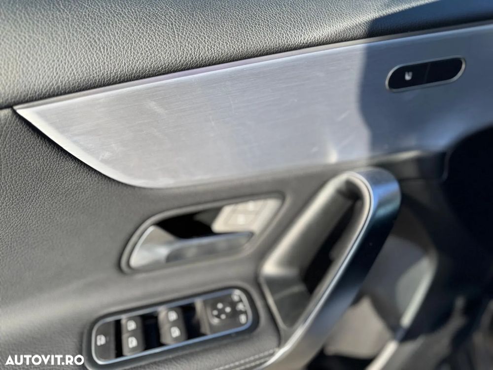 Mercedes-Benz A 180 7G-DCT AMG Line - 21