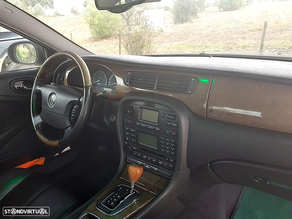 Jaguar S-Type 2.5 V6 Executive - 10