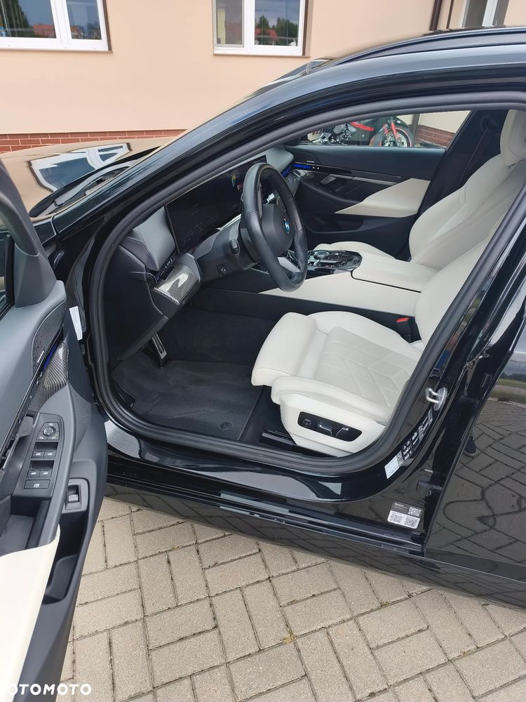 BMW Seria 5 520d xDrive mHEV - 37