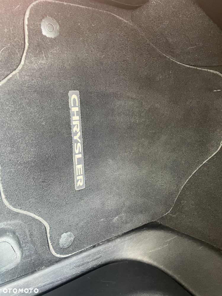 Chrysler Pacifica - 22