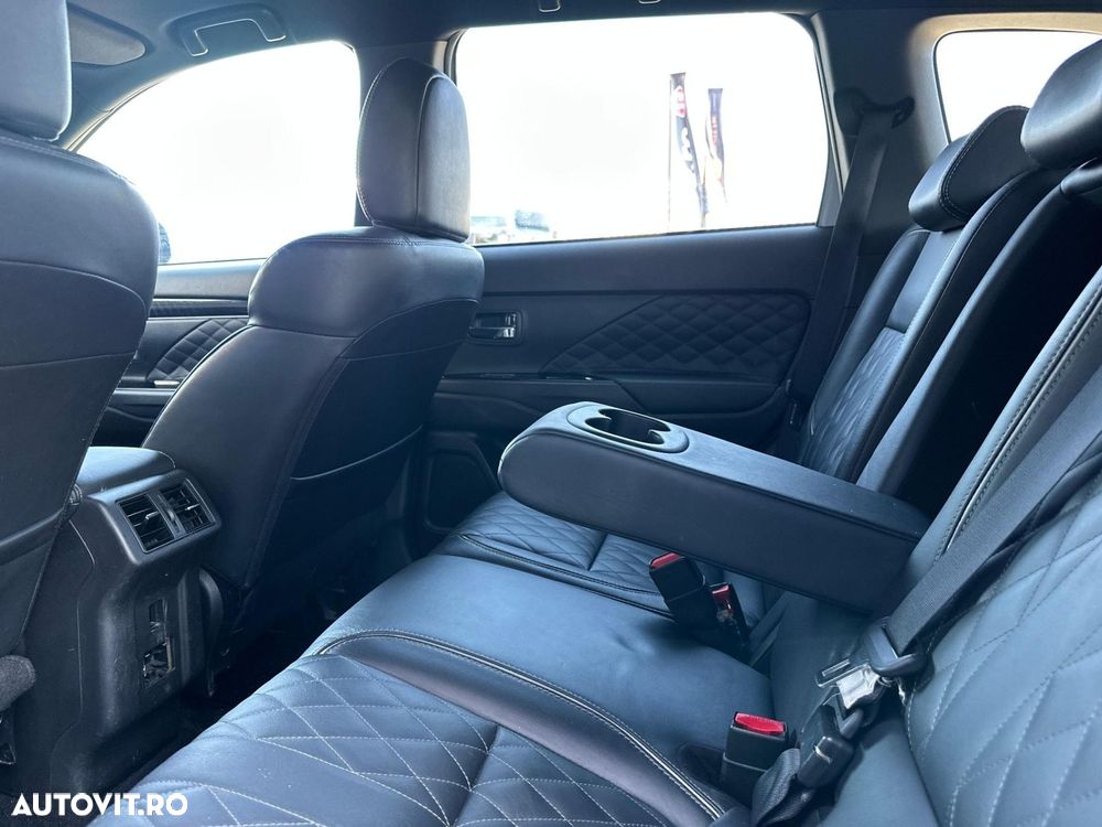 Mitsubishi Outlander - 22