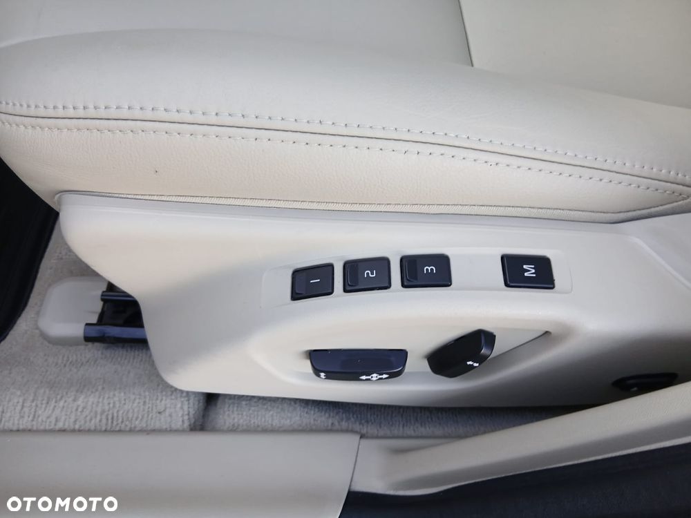 Volvo V60 Cross Country D3 Summum - 17