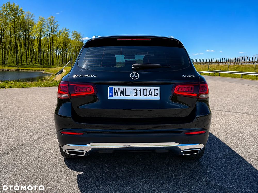 Mercedes-Benz GLC 300 e 4-Matic Business Edition - 3