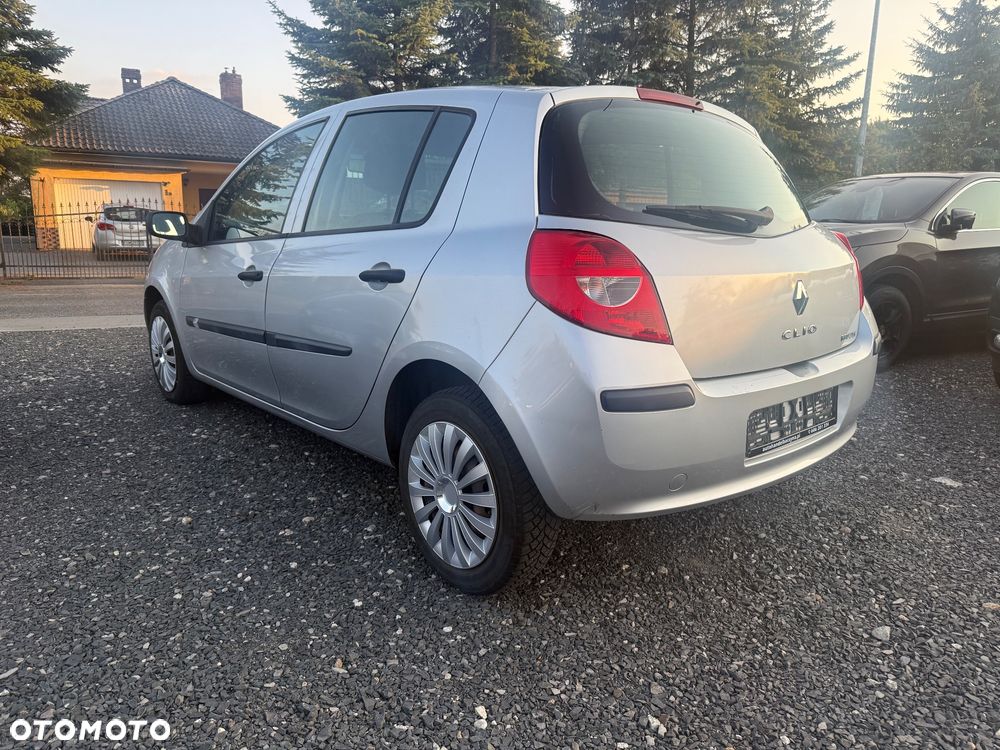 Renault Clio - 8