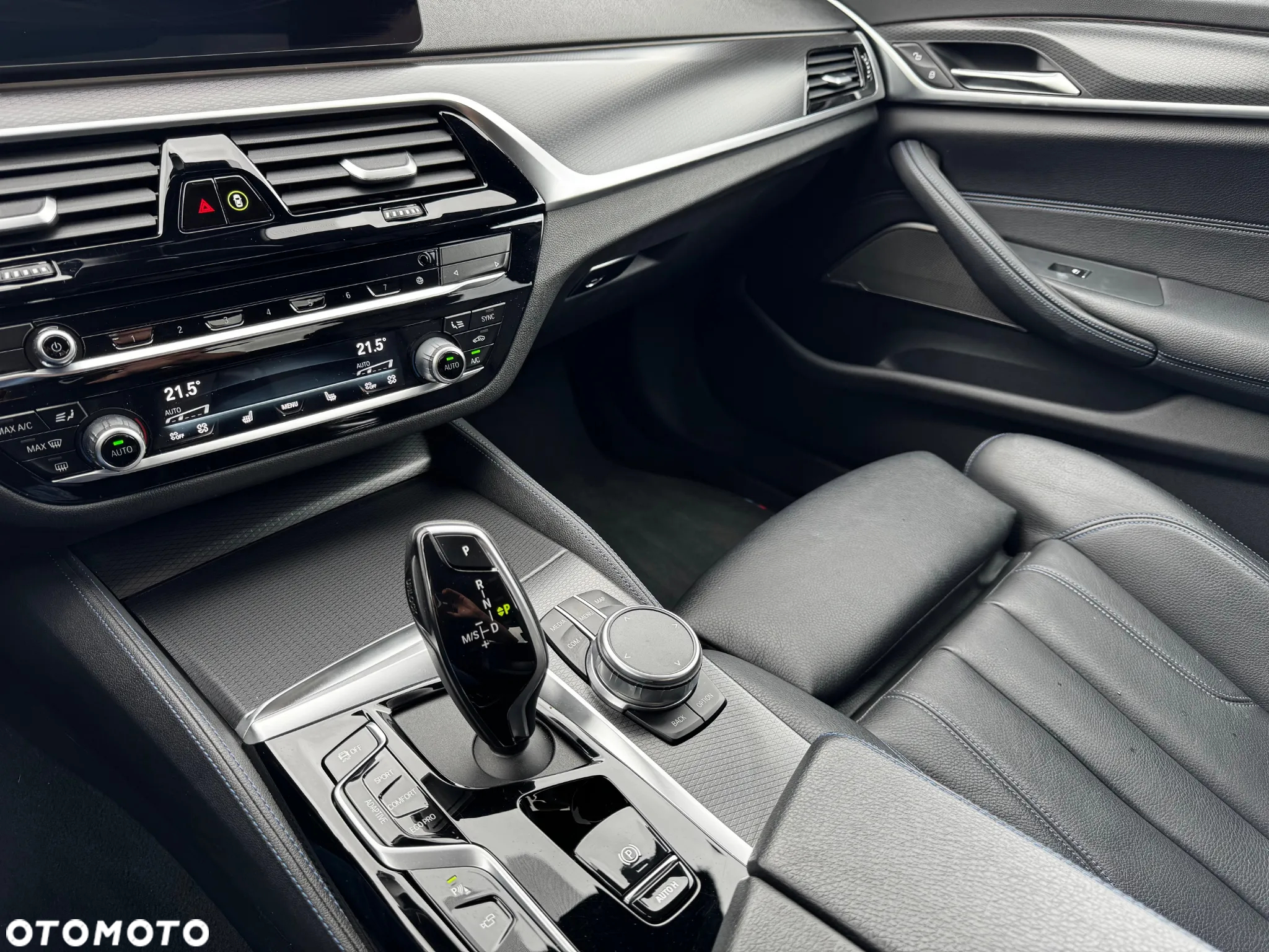 BMW Seria 5 M550i xDrive sport - 23