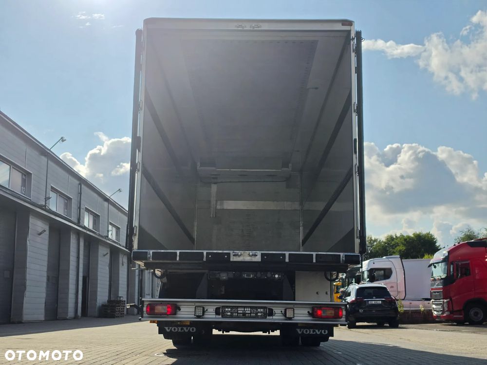 Volvo FH460 I SAVE / CARRIER 900/ KABINA SYPIALNA / CHŁODNIA KWIATOWA / SUPER STAN / 3 OŚ SKRĘTNA  / EURO 6 /SERWIS VOLVO / KONTENER KWIATOWY / - 19