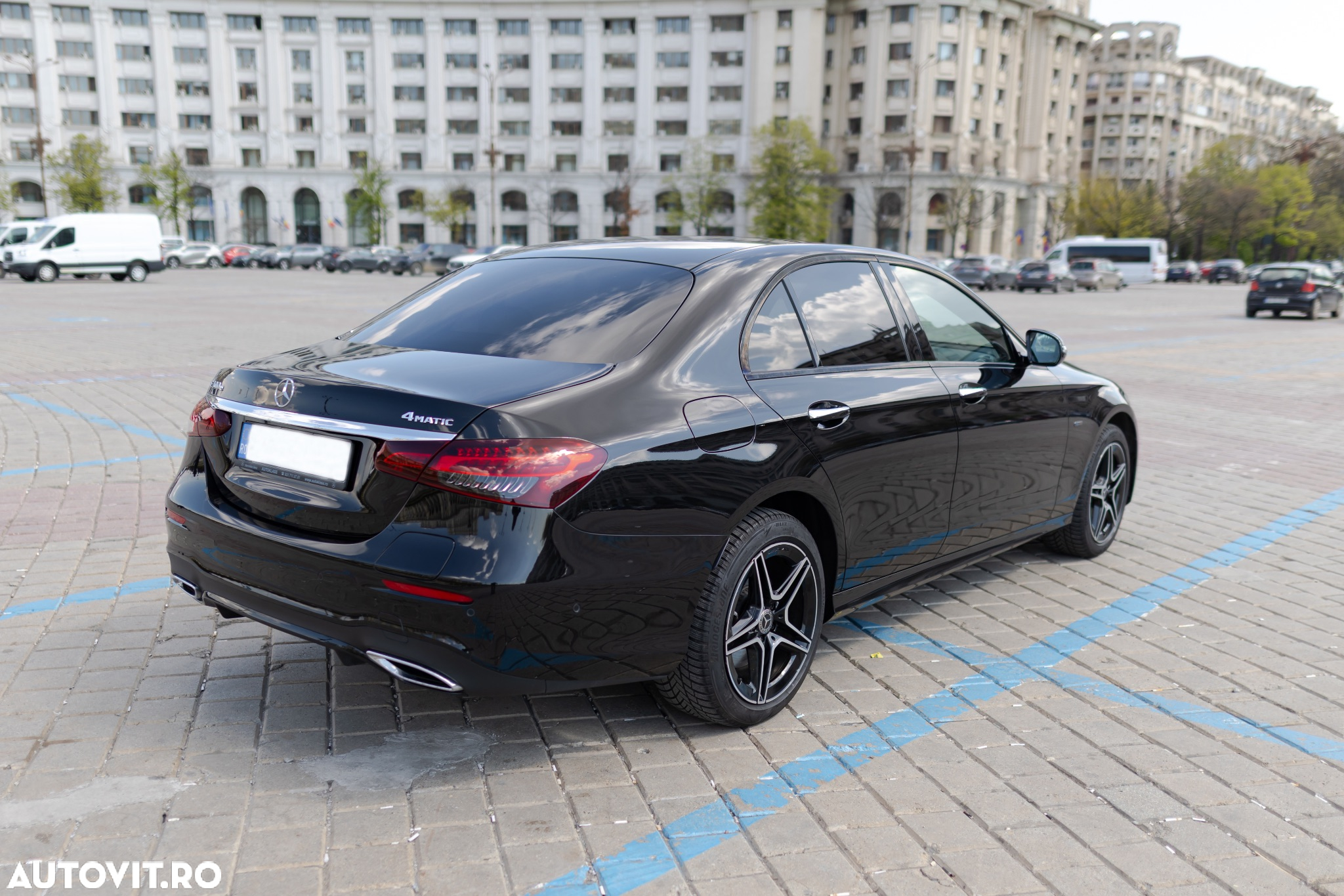 Mercedes-Benz E 300 9G-TRONIC AMG Line - 8