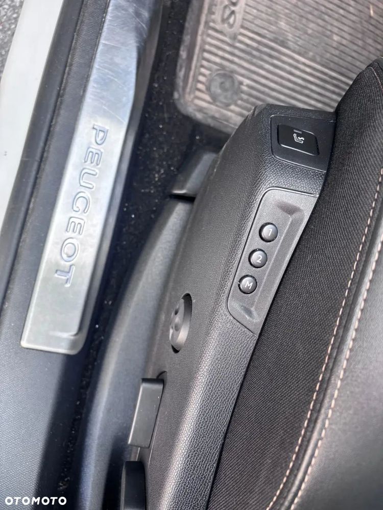 Peugeot 3008 1.6 PureTech Hybrid4 PHEV GT Pack S&S EAT8 - 11