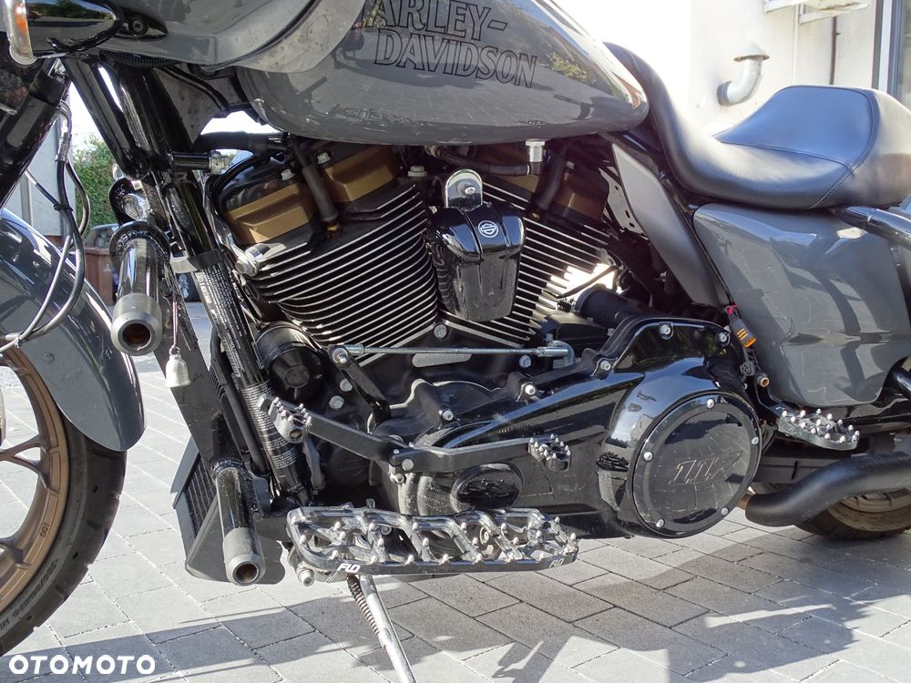 Harley-Davidson Touring Road Glide - 17