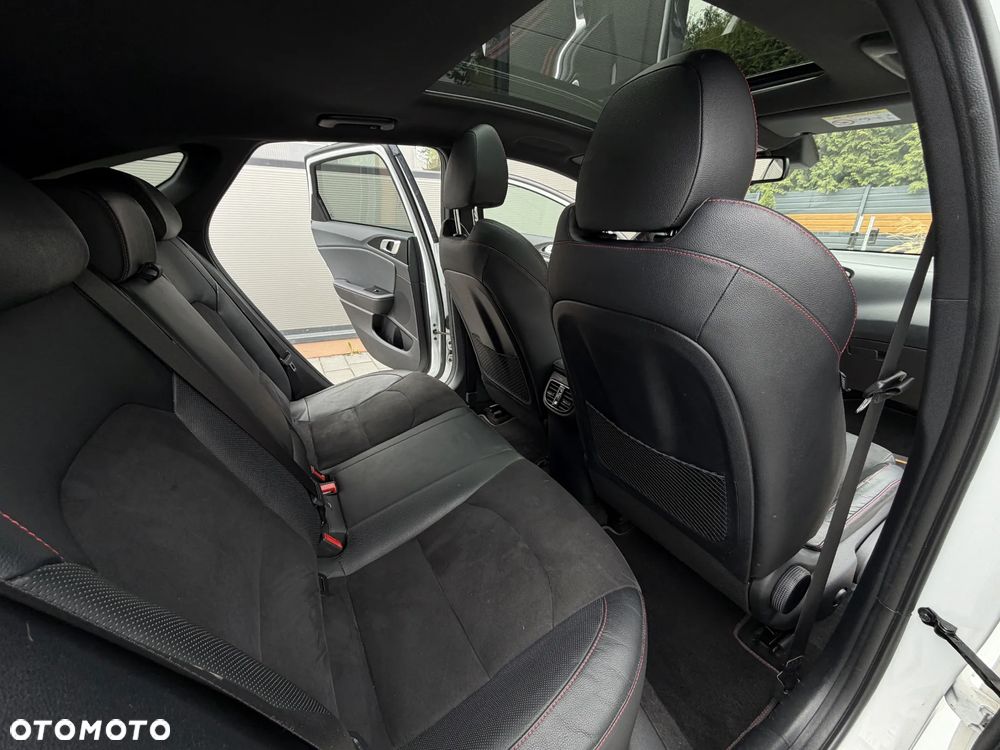 Kia ProCeed 1.6 T-GDI DCT7 OPF GT - 17