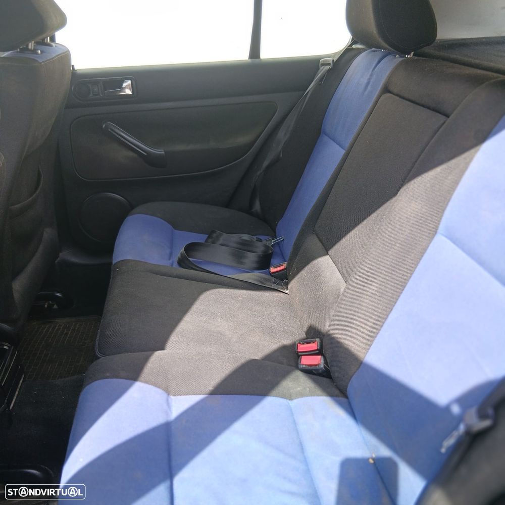 VW Golf 1.9 TDi 25 Anos - 6