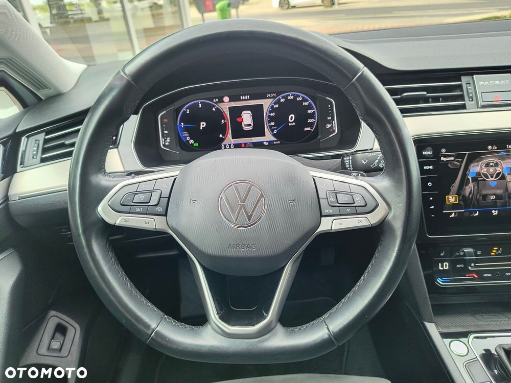 Volkswagen Passat - 11