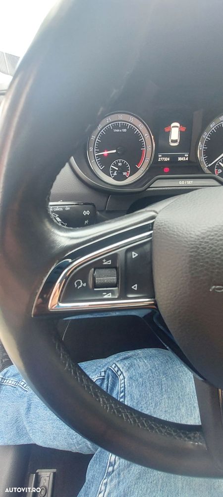Skoda Octavia 1.6 TDI DSG Ambition - 14